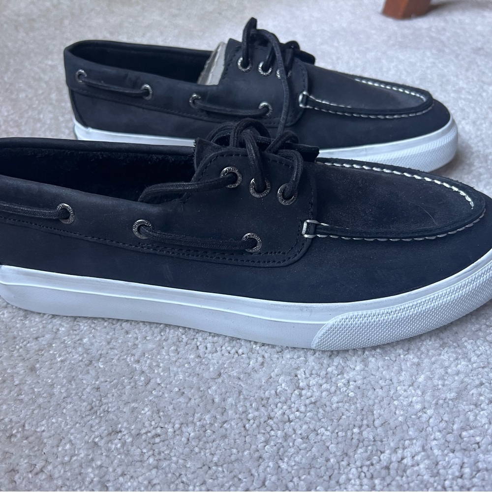 Men’s black Sperry’s boat shoes